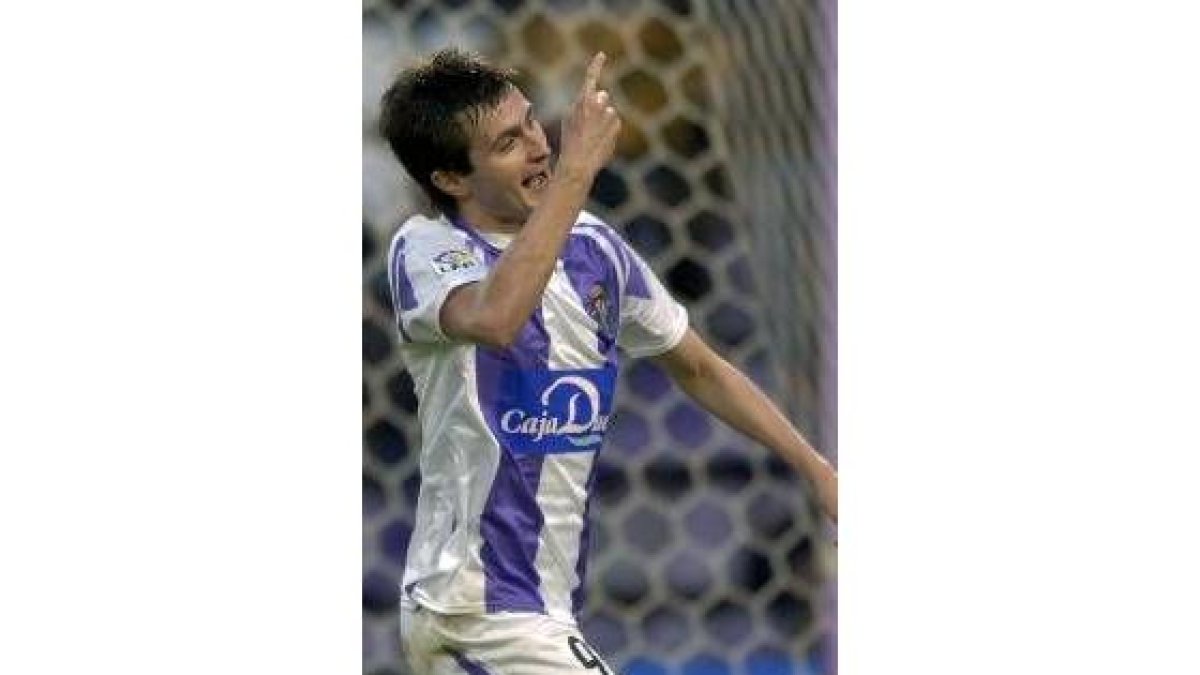 El delantero pucelano celebra uno de los goles que logró ayer