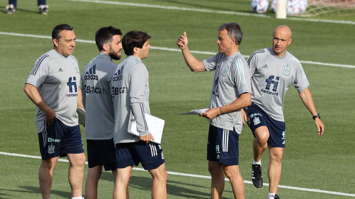 Luis Enrique dirigió ayer la primera sesión preparatoria del combinado nacional. KIKO HUESCA