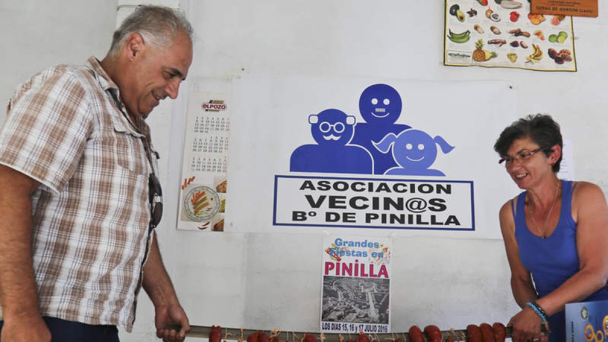 La fiesta arranca hoy con disco móvil y una merienda popular a base de bocadillos de chorizo. SARA CAMPOS