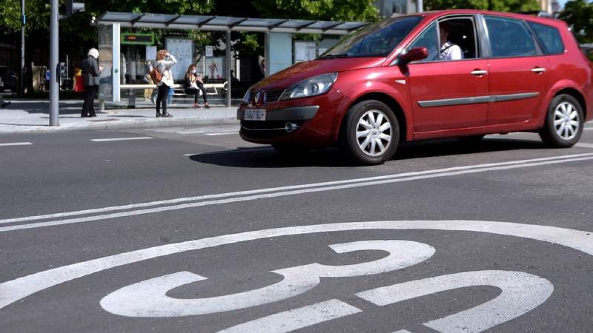 Una calle señalizada en Valladolid para circular como máximo a 30 por hora. NACHO GALLEGO