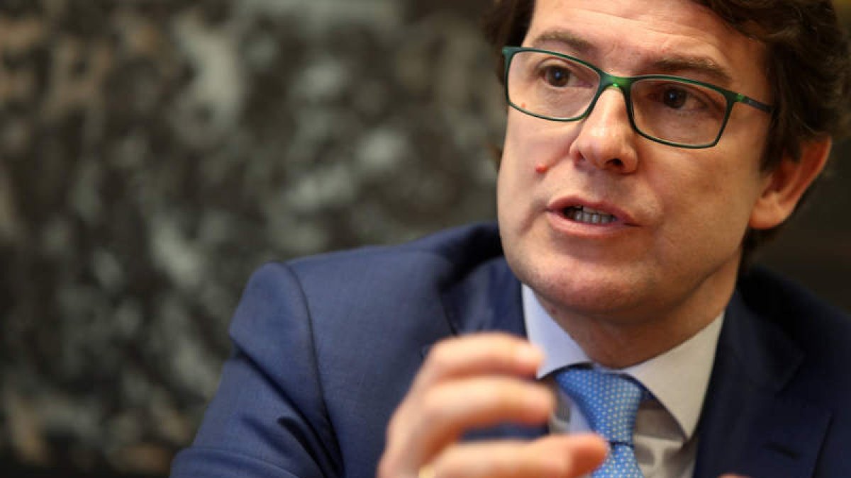 Alfonso Fernández Mañueco, ayer en la sede de Diario de León durante la entrevista. RAMIRO