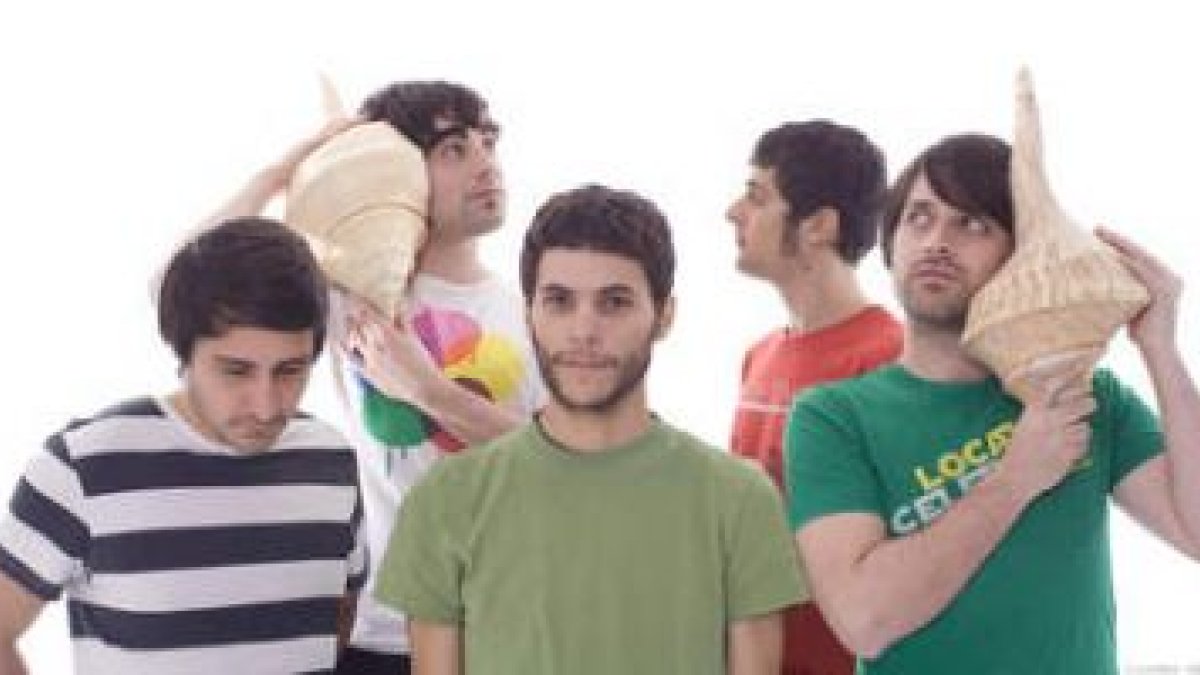 El quinteto madrileño Atención Tsunami será uno de los cuatro grupos que toquen en el Carmencita Fes