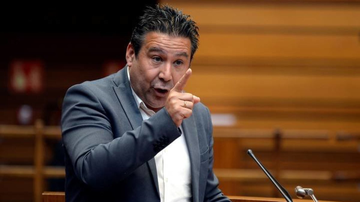El procurador leonesista y secretario general de la UPL, Luis Mariano Santos. NACHO GALLEGO