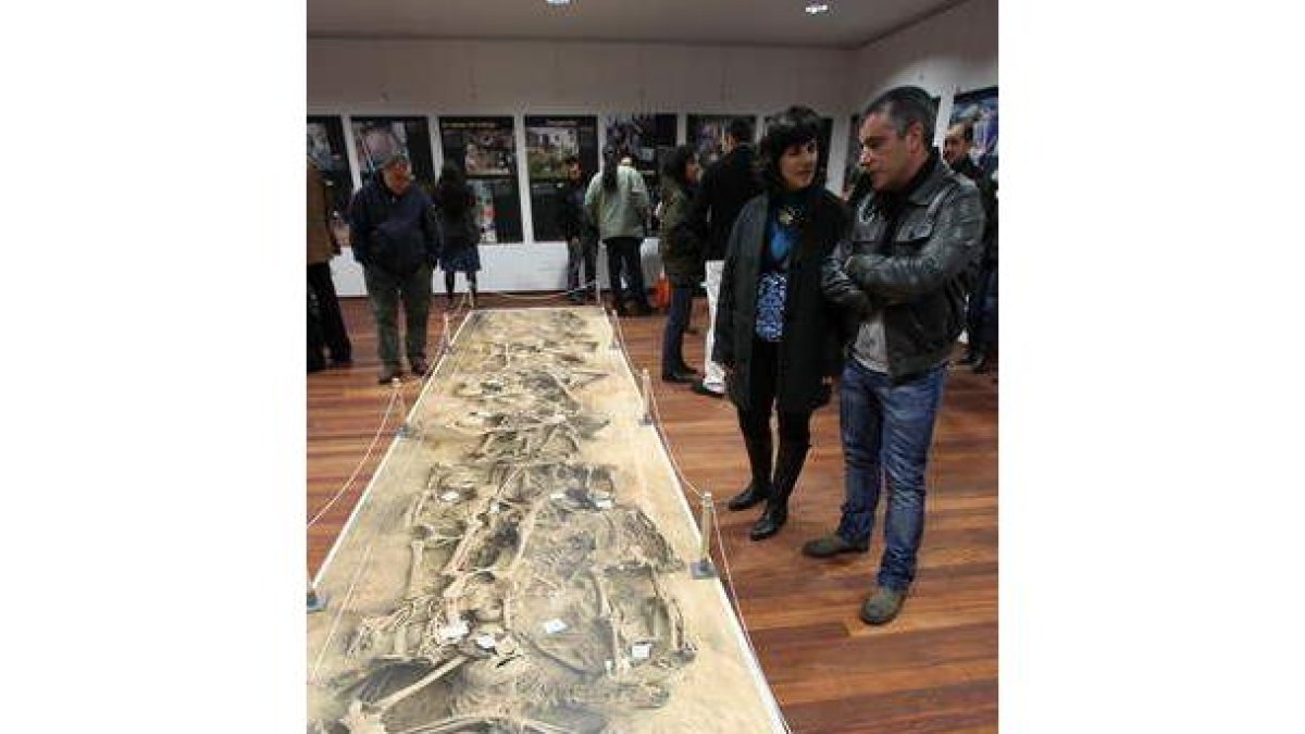 Castillo y Macías, en la inauguración de la muestra.