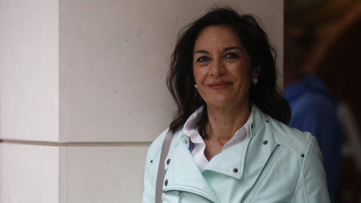 Mercedes Fuertes, catedrática de Derecho Administrativo de la Universidad de León y autora de 'Metamorfosis del Estado. Maremoto digital y ciberseguridad'. FERNANDO OTERO