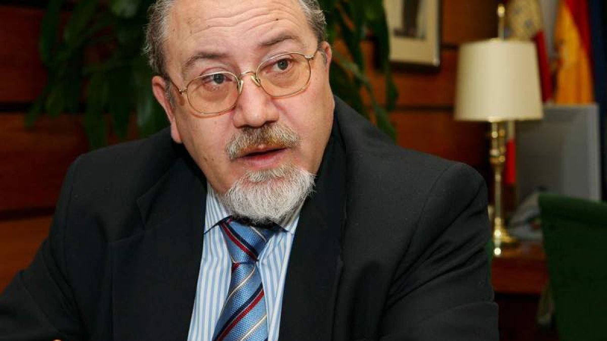 El ex senador popualr estuvo once años al frente de la consejería de Agricultura y Ganadería.