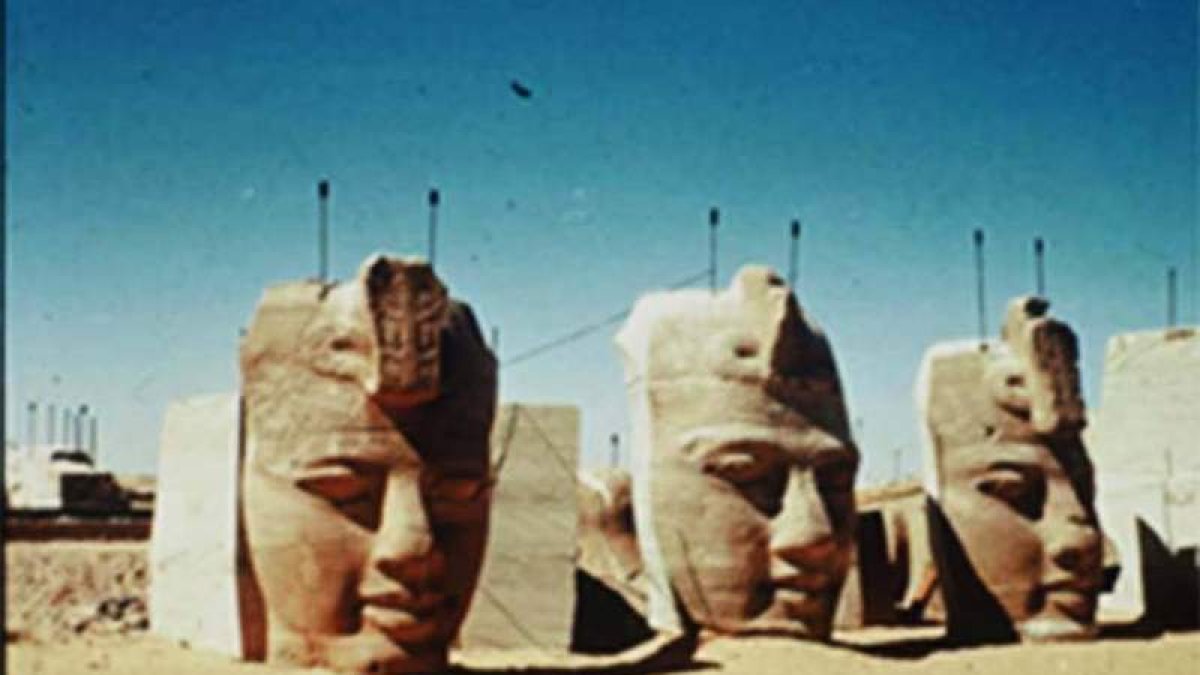 Imagen de los rostros colosales de Ramsés II.