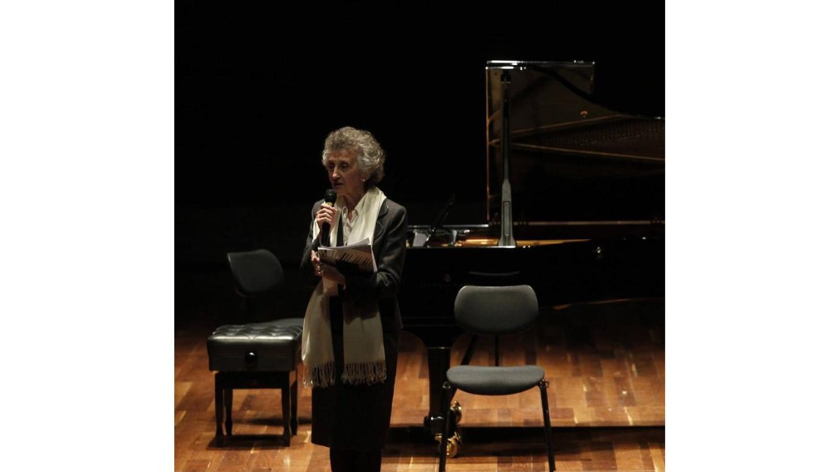 Margarita Morais en la presentación de un concierto de Eutherpe.