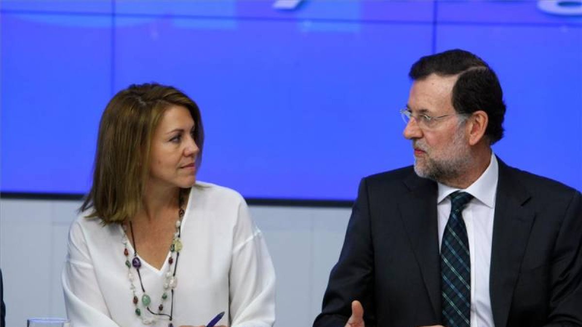 El presidente del Gobierno, Mariano Rajoy, se ha reunido con los dirigentes regionales del PP en la sede del partido en la calle Génova de Madrid