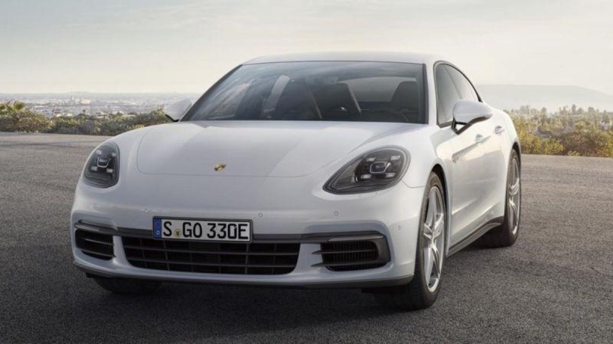 Porsche Panamera 4 E-Hybrid.