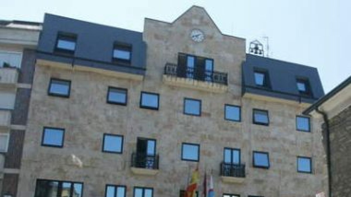Imagen del exterior del Ayuntamiento de Bembibre.