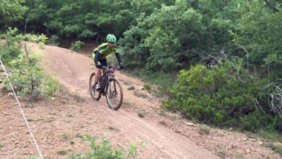 Didier en pleno descenso en un tramo de la prueba.