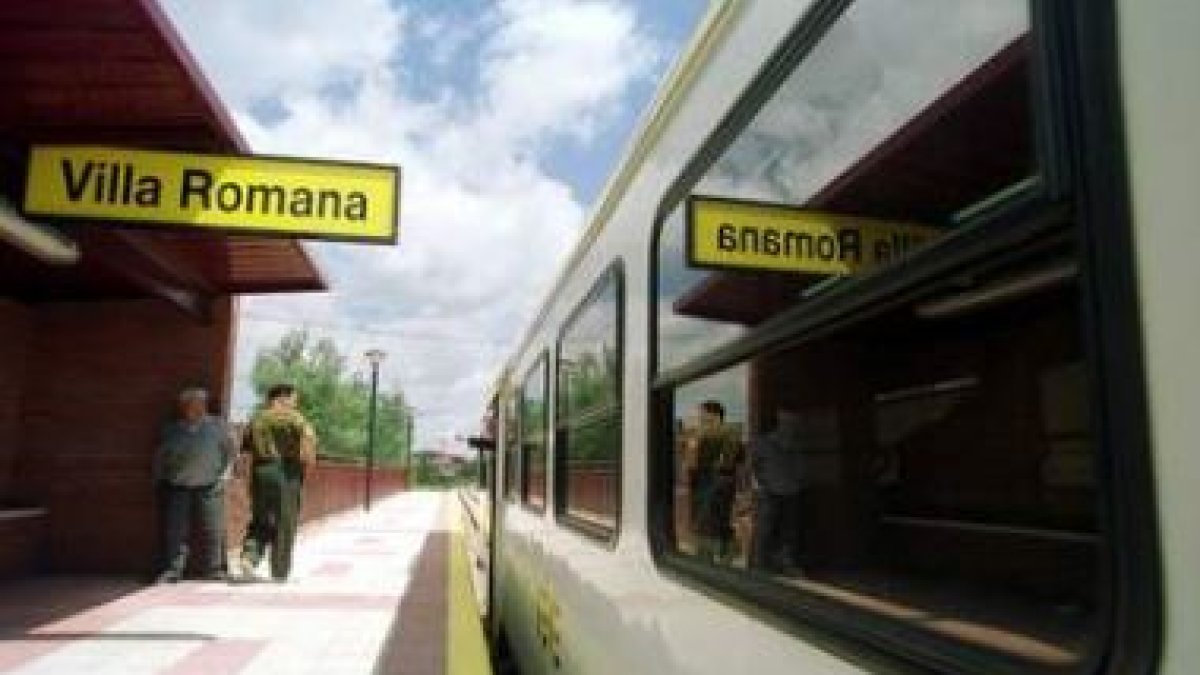 Los trenes de Feve recorren a diario los seis kilómetros de vías del municipio de Villaquilambre