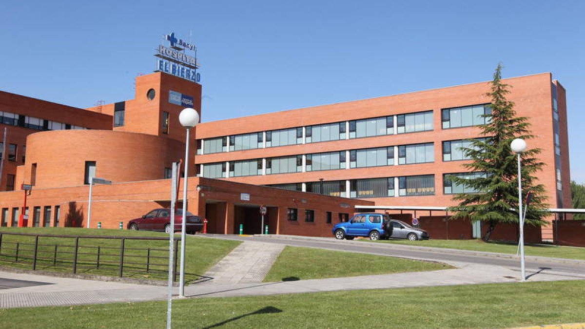 Imagen de archivo del exterior del Hospital del Bierzo.