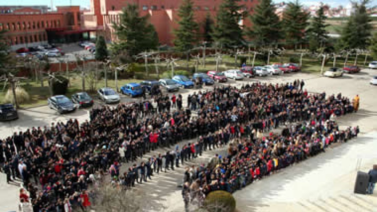 Alumnos de Jesuitas, durante la celebración de los actos del Día de la Paz