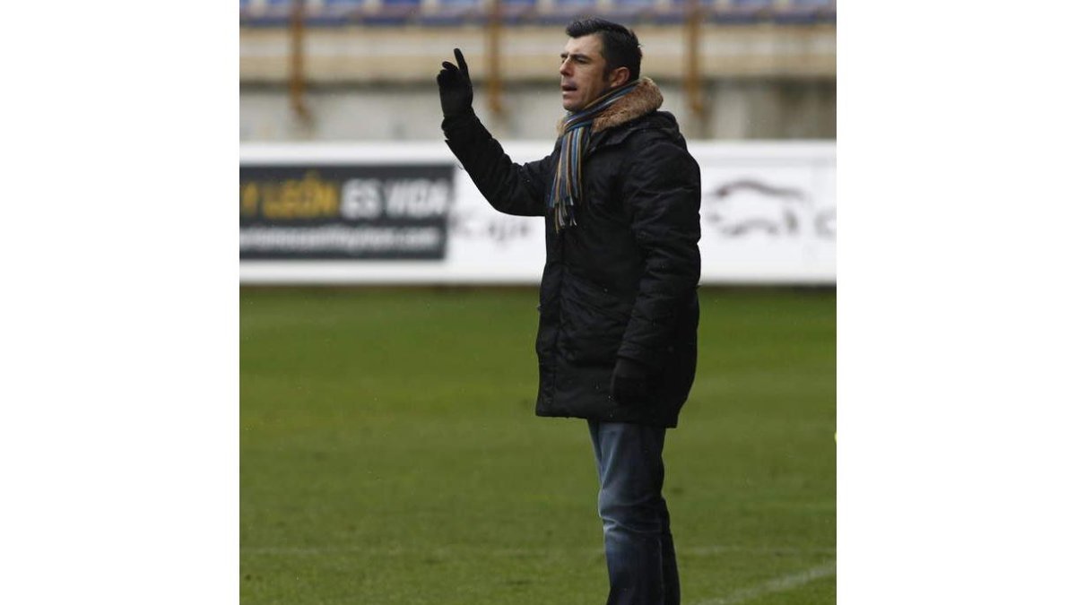 Cembranos está siendo muy cuestionado por la afición.