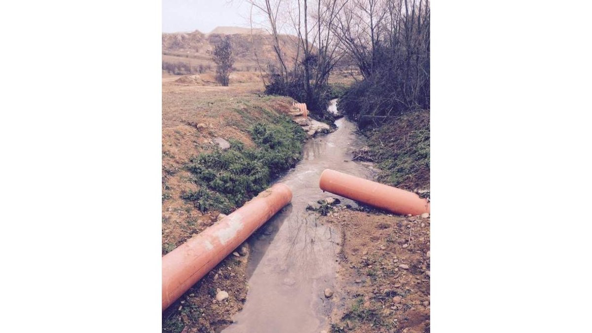 El colector del Arroyo del Truébano está aún sin conectar.