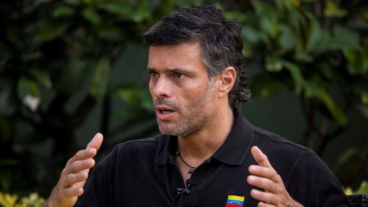 El líder opositor Leopoldo López está invitado en la residencia del embajador español.