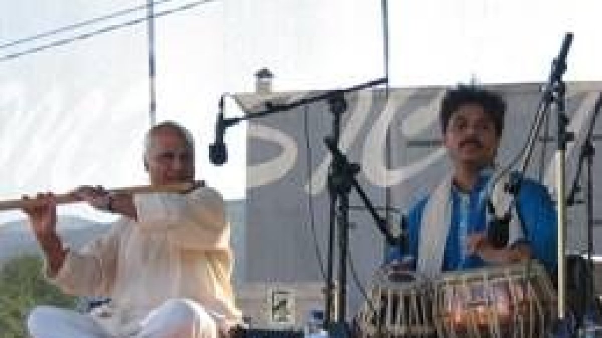 La imagen muestra a Tapan Group, ayer durante el concierto que ofreció en el Fiestizaje 2008