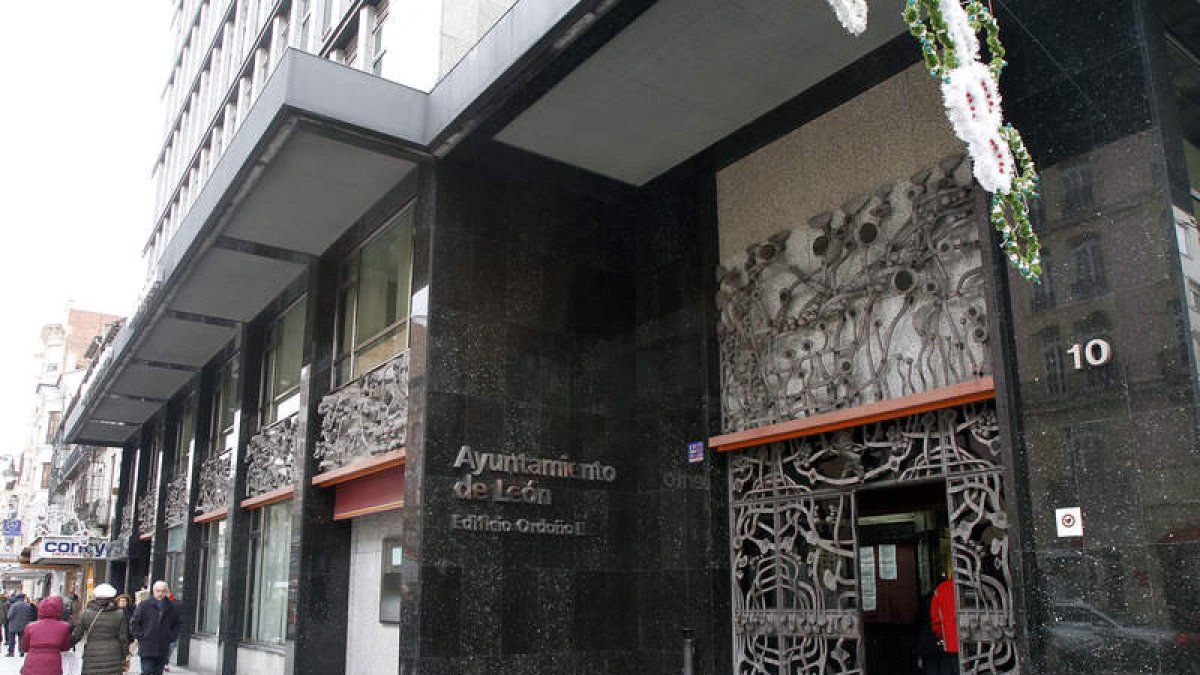 La administración aguarda al permiso de la refinanciación de Hacienda para aprobar el presupuesto 2014.