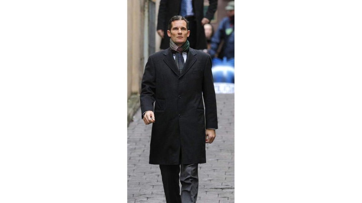 Iñaki Urdangarín baja la cuesta de los juzgados de Palma.
