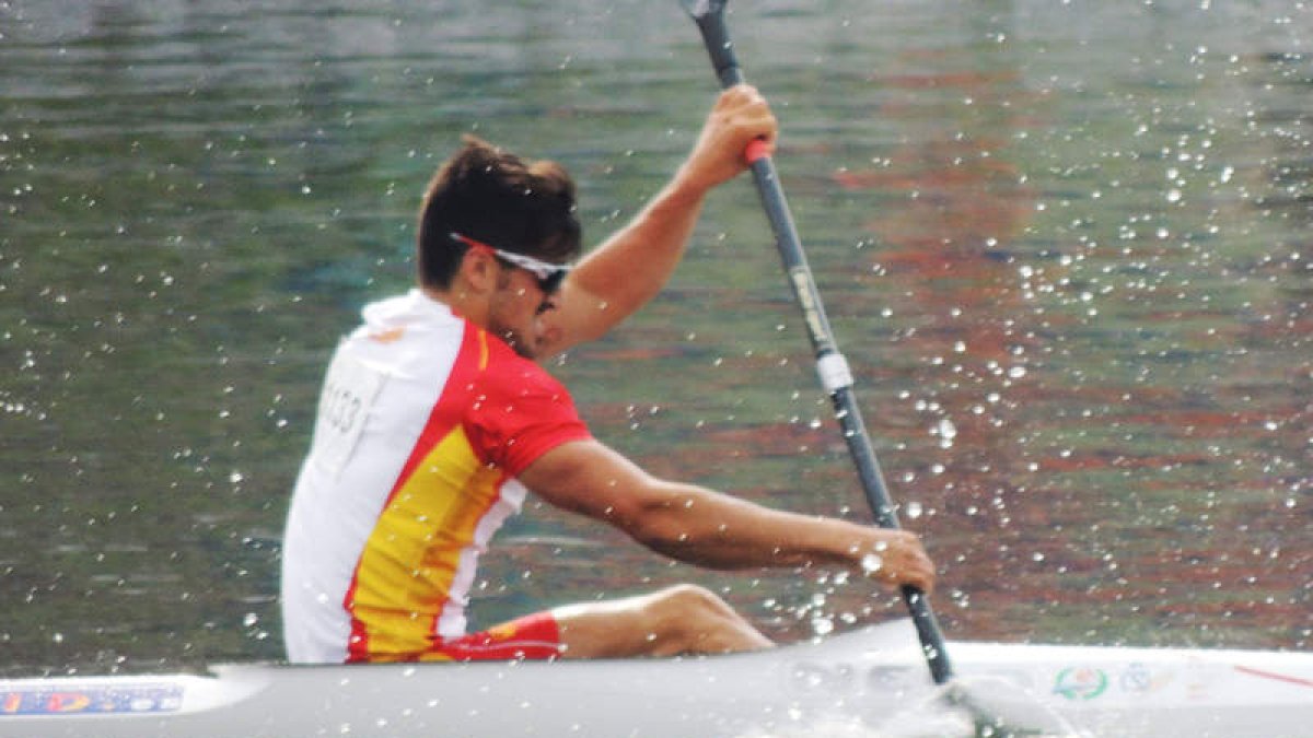 El palista de origen berciano peleará hoy por las medallas.