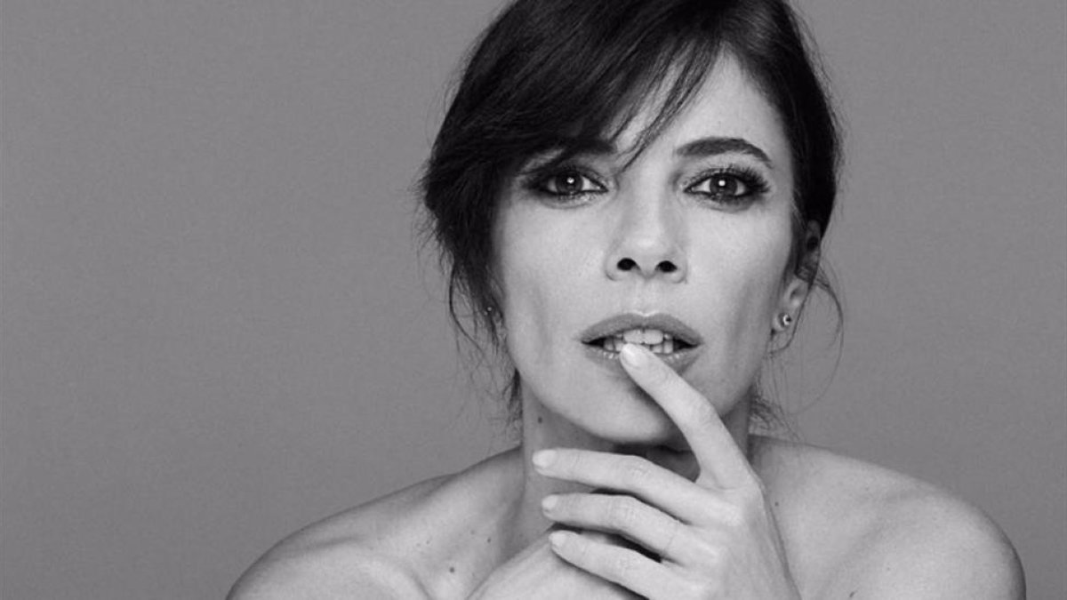 Maribel Verdú, en Harpers Bazaar.
