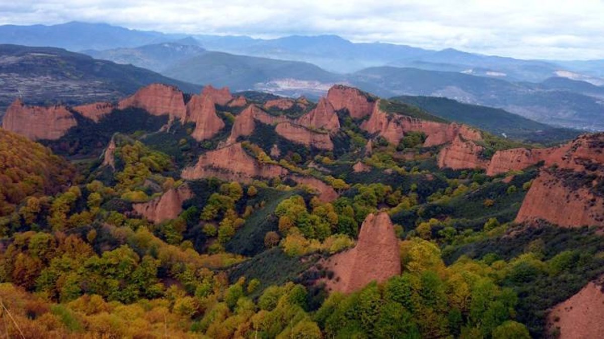 Panorámica del paraje Patrimonio de la Humanidad y Bien de Interés Cultural de Las Médulas, en una imagen de archivo.