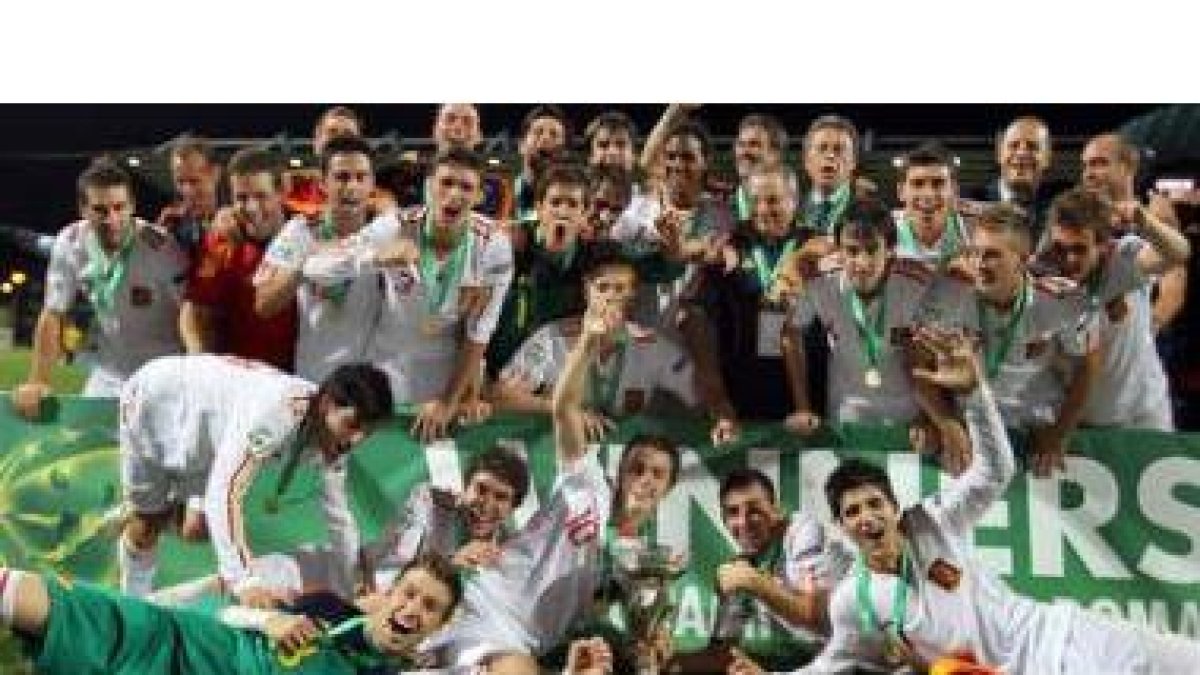 Los integrantes de la selección española celebran otro éxito internacional, el oro en el Europeo.