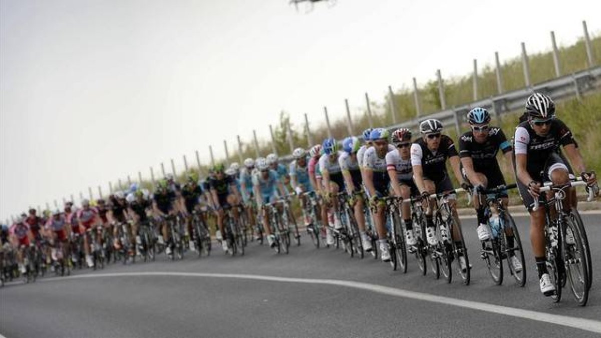 El pelotón del Giro 2014, donde Caruso tomó la salida.