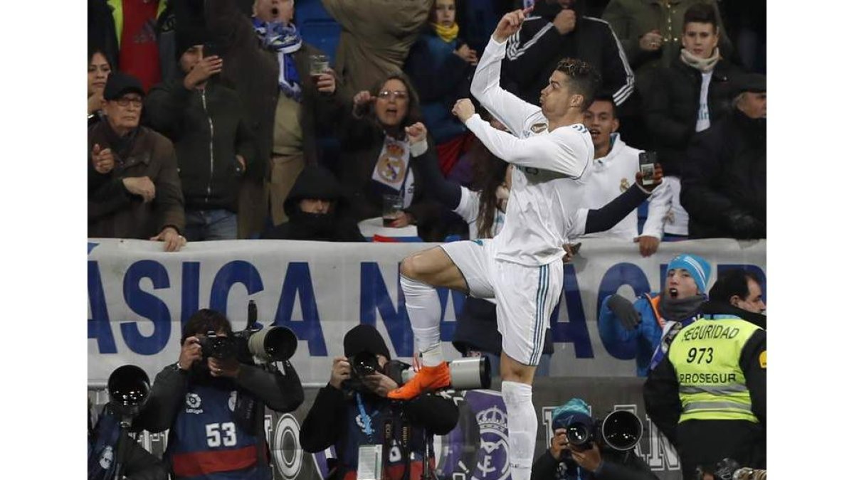 Cristiano Ronaldo celebra uno de sus cuatro goles ante el Girona.