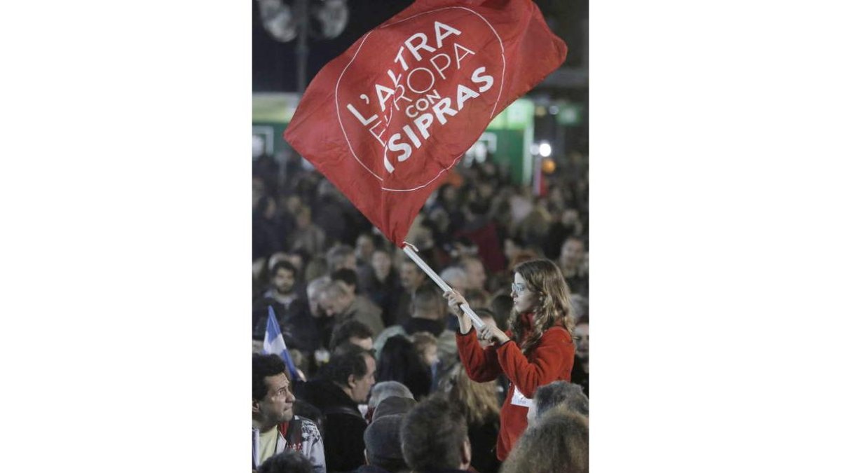 Los seguidores de Syriza celebran el resultado.