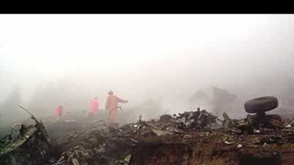 El aparato, un 'YAK-42', había partido de Kabul (Afganistán) anoche, y se disponía a hacer una escala técnica para repostar en Trabzon, cuando se precipitó al suelo, tras intentar dos aterrizajes de emergencia.