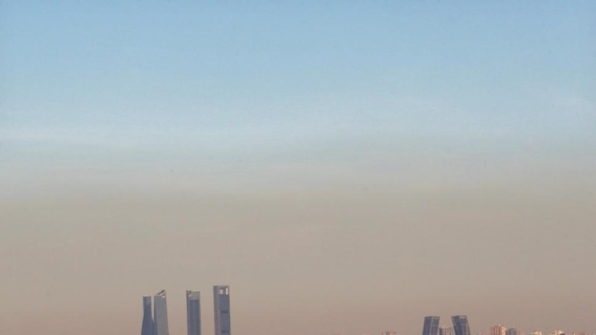 Vista de la capa de contaminación que cubre la ciudad de Madrid.