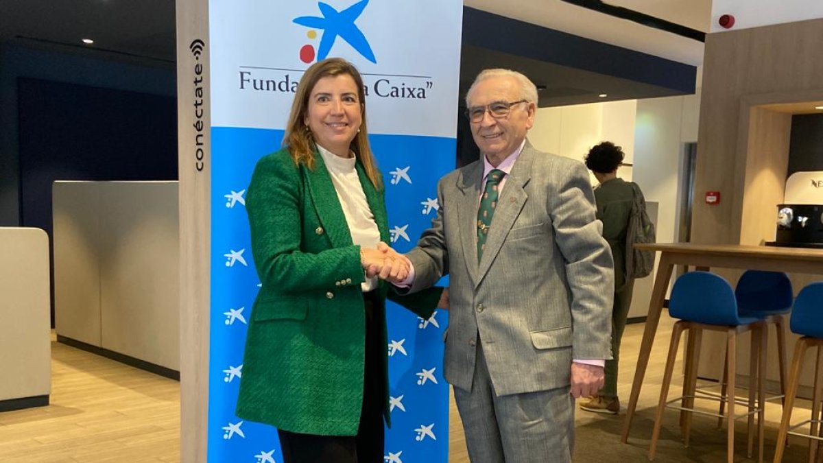 Firma del convenio entre Fundaste y Fundación La Caixa. RAMIRO