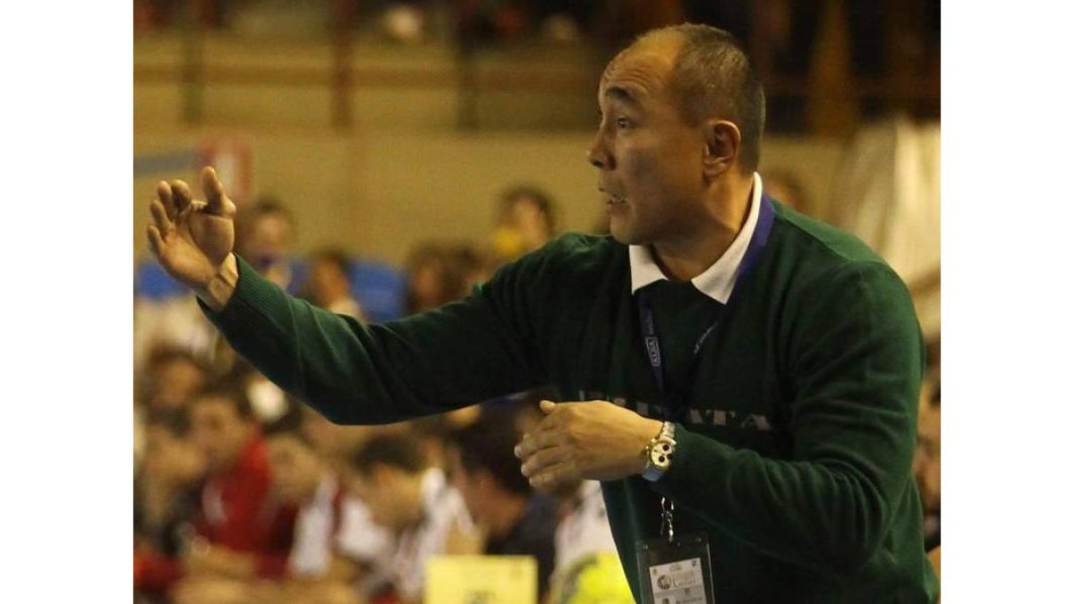 Dujshebaev corrige a su equipo, ayer demasiado errático en ataque.