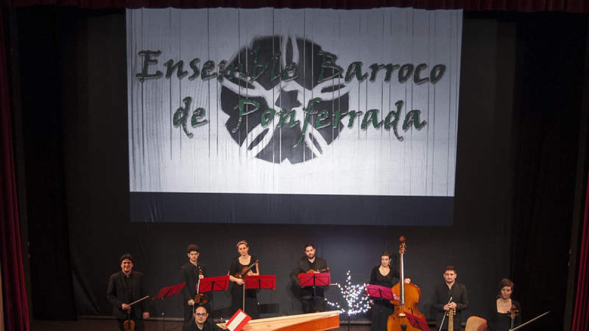 Imagen de archivo del Emsemble Barroco de Ponferrada, que ofrece esta noche un concierto en la Bodega del Castillo dentro del Ciclo Corteza de Encina. DL