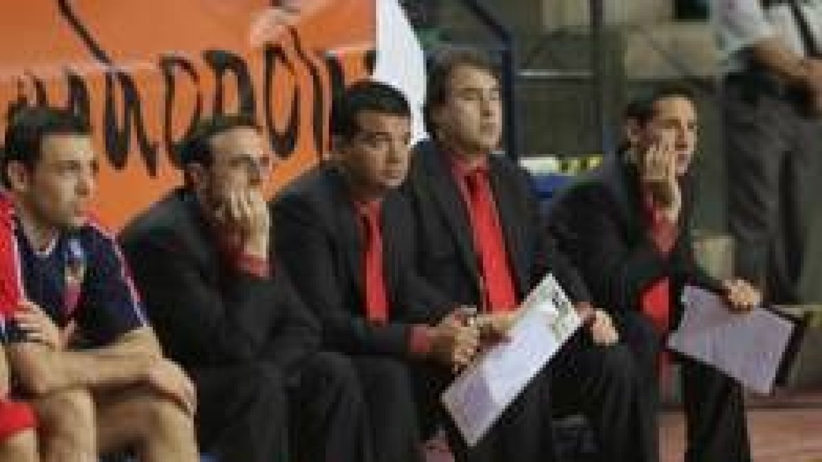 Cerca de un centenar de leoneses animaron sin cesar a los de Aranzana