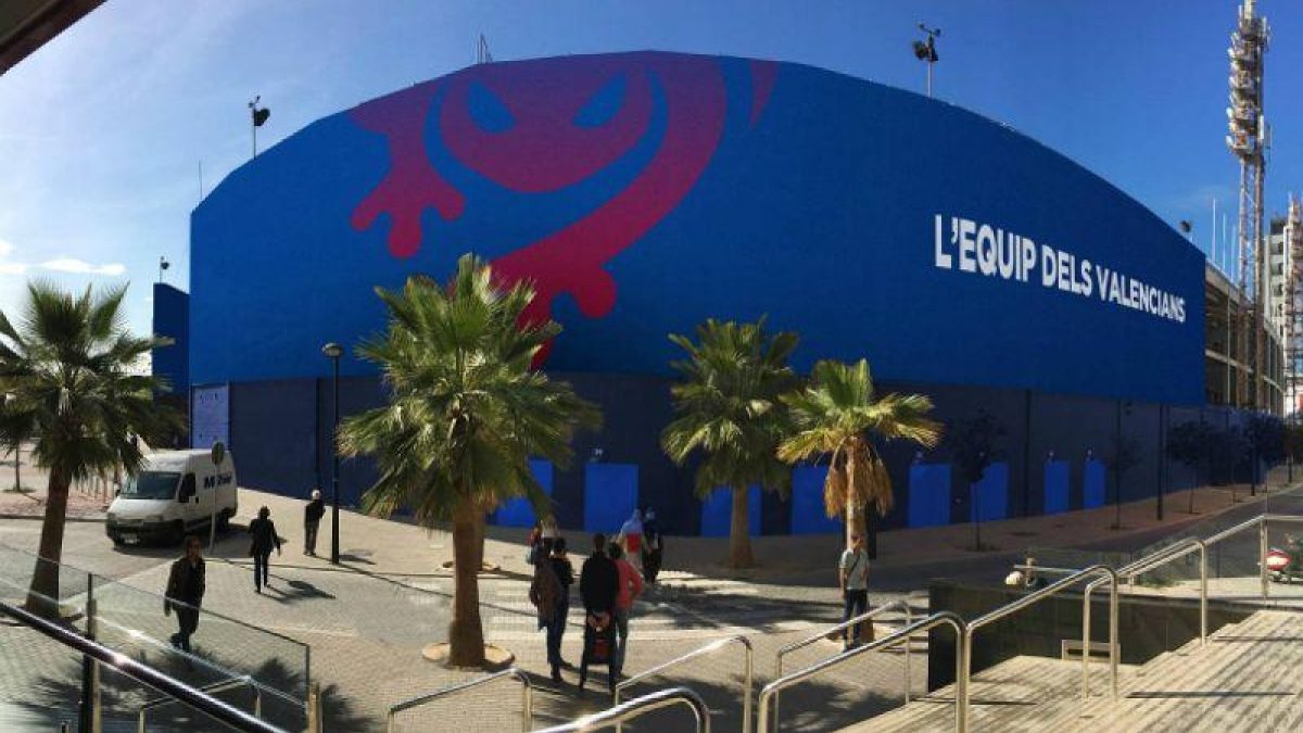 Fachada del campo del Levante.