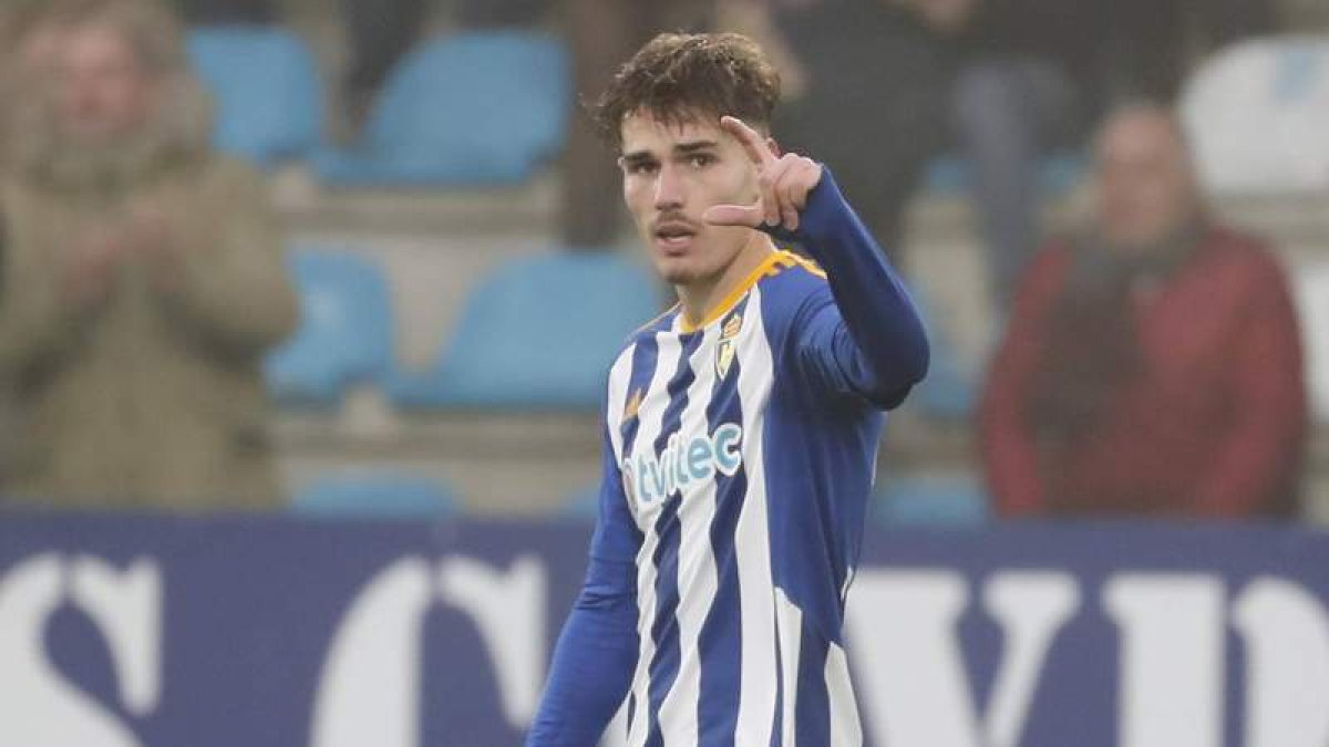 Hugo Vallejo podría ser la gran novedad de la Deportiva en la convocatoria. L. DE LA MATA