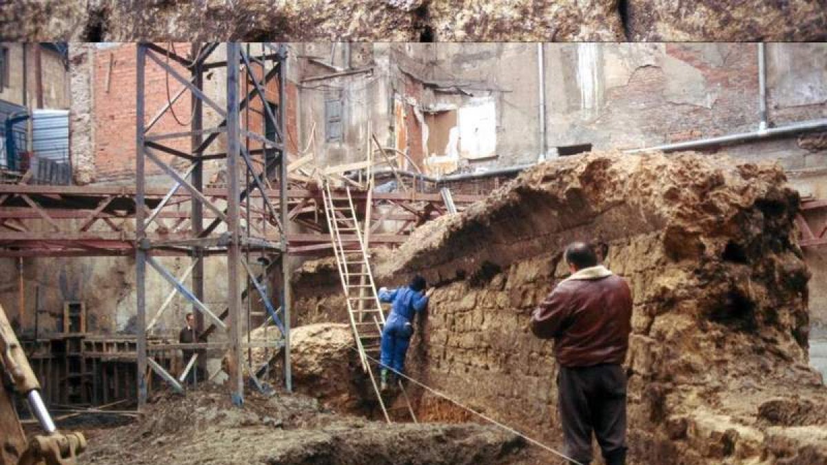 Catas arqueológicas que se realizaron en el año 1994 cuando se descubrieron los restos