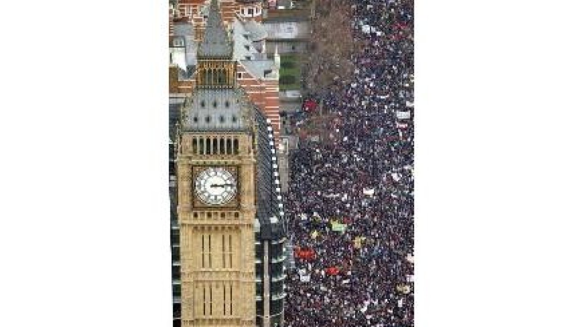 Millón y medio de personas, entre ellas ministros, salieron en Londres