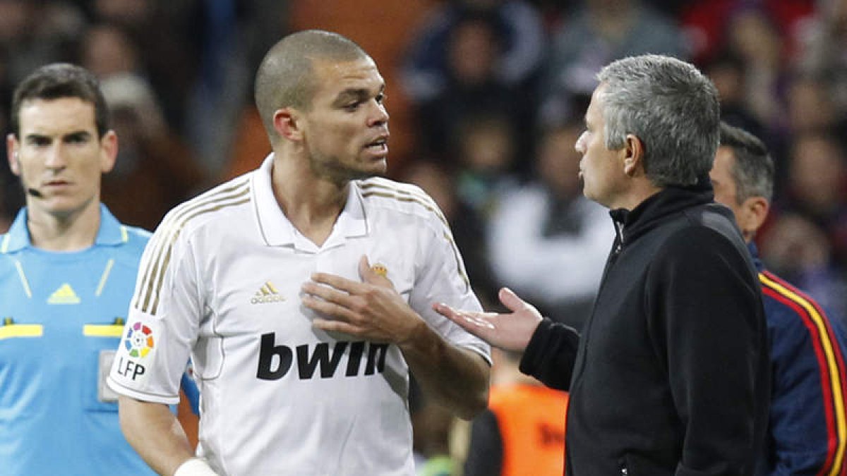 El plante de Pepe a Mourinho evidencia la fractura insalvable entre el técnico y la plantilla.