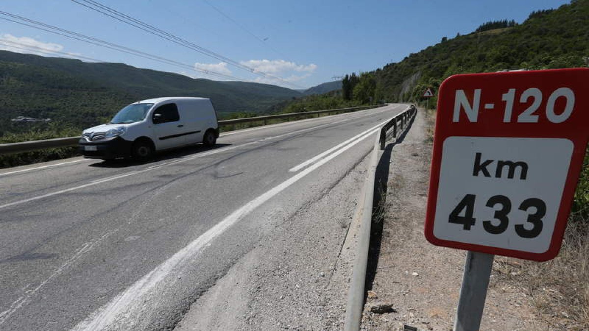 Los populares inciden en la mejora de las condiciones del viaje con respecto a a la actual N-120 . L. D. M.