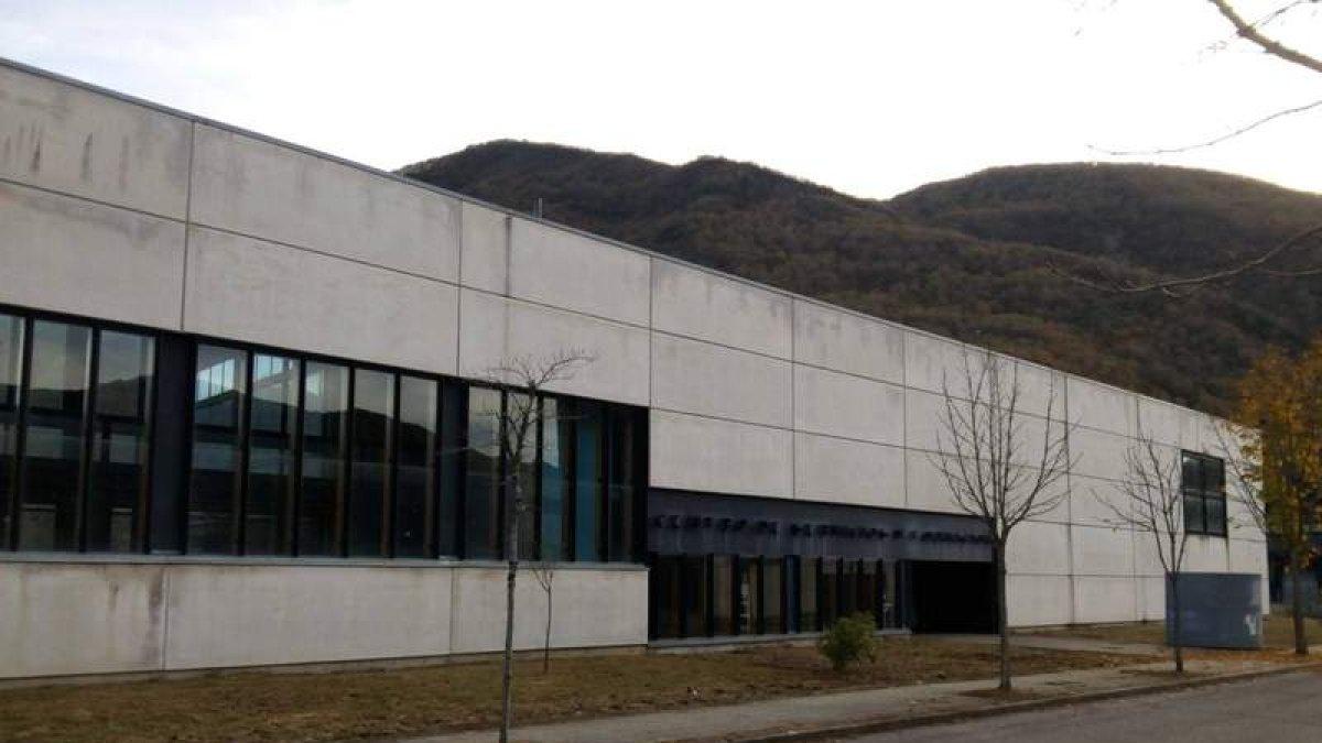 El parque de bomberos se instalará en el centro de formación, después de ser rehabilitado. V.A.