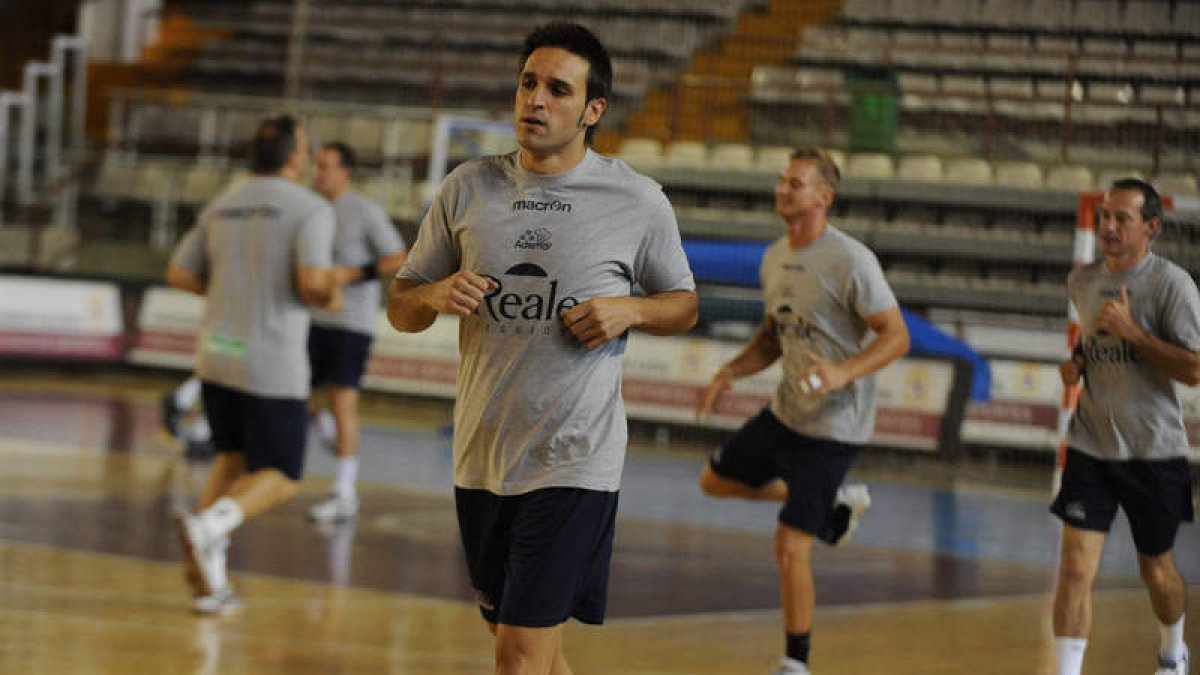 Álamo, Stranovsky y Krivoshlykov, que no ha podido ejercitarse durante esta semana.