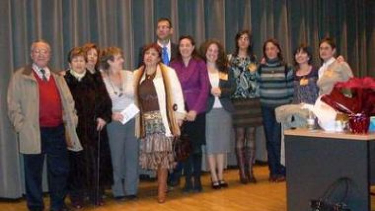 La Junta Directiva y los socios colaboradores de Alelysa en una imagen reciente