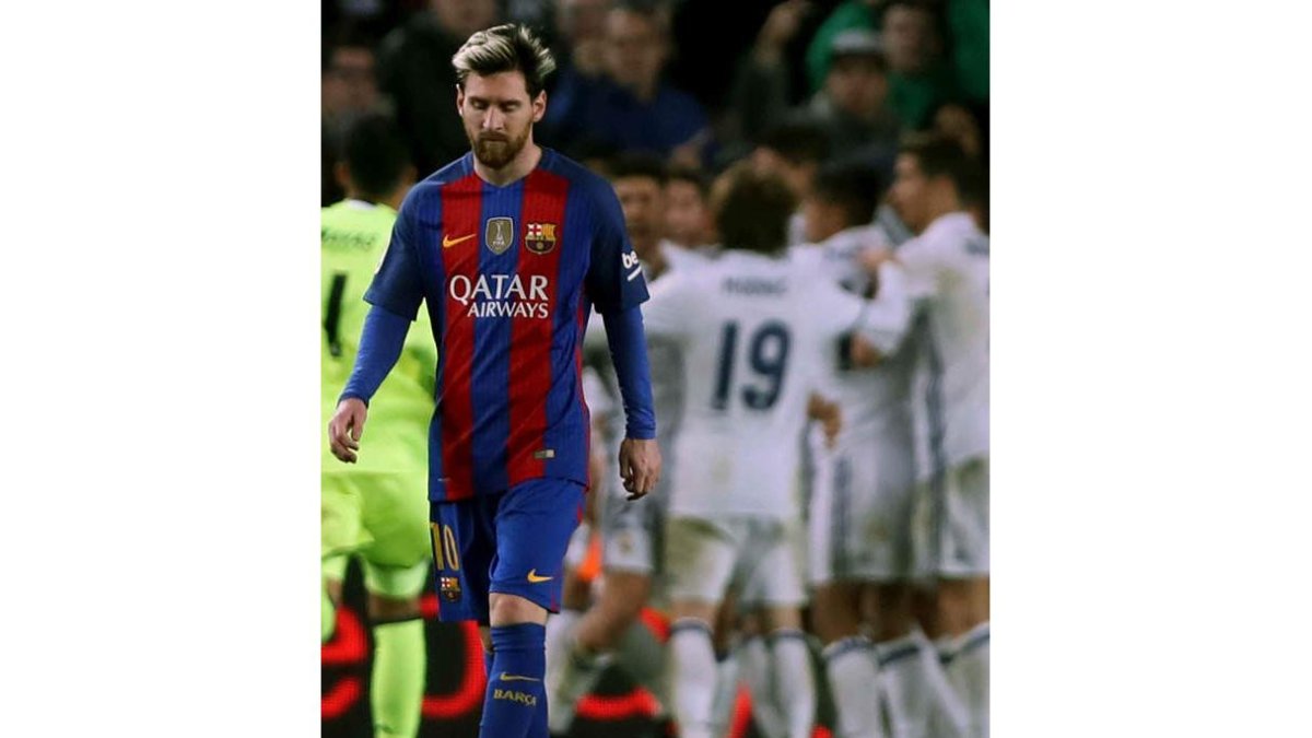 Cristiano Ronaldo y su compañero Karim Benzema apenas destacaron en el Clásico. ALBERTO ESTÉVEZ