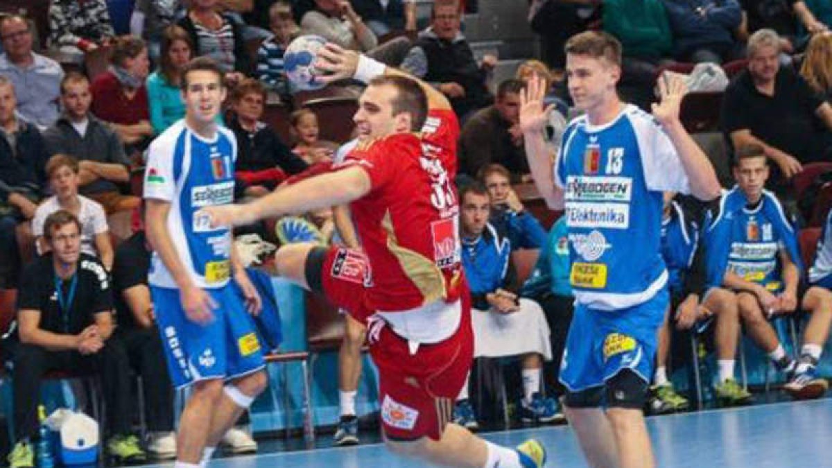 Pesic destaca en defensa pero no desentona en ataque. DL