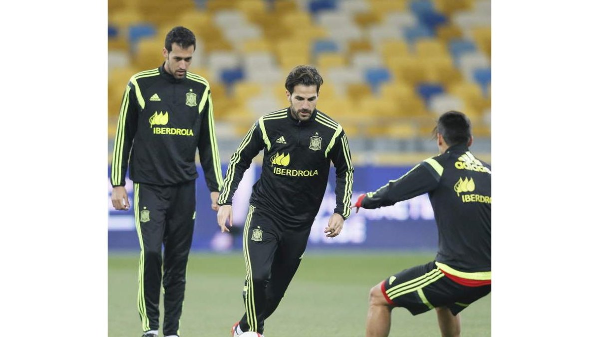Cesc, que puede cumplir hoy 100 partidos con España, durante el entrenamiento de ayer.